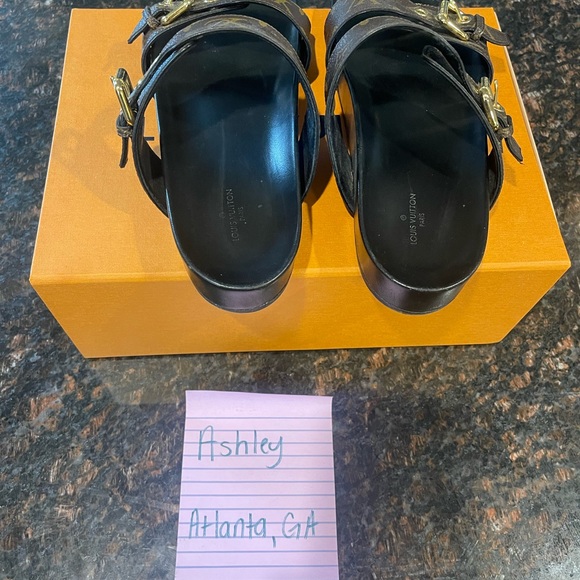 Louis Vuitton Mule
Size 40
Price: $900
Comes with receipt- cheaper w/๐
ฟ๏ธ๐
ฟ๏ธ - Picture 4 of 6